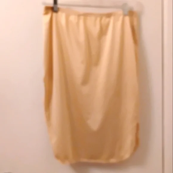 Vaniry Fair Vintage Cream Skirt Slip Sz M - Picture 1 of 1